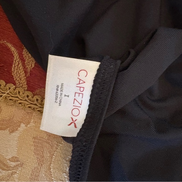 2 Girl black leotard Capezio size 6-8 - Picture 3 of 4
